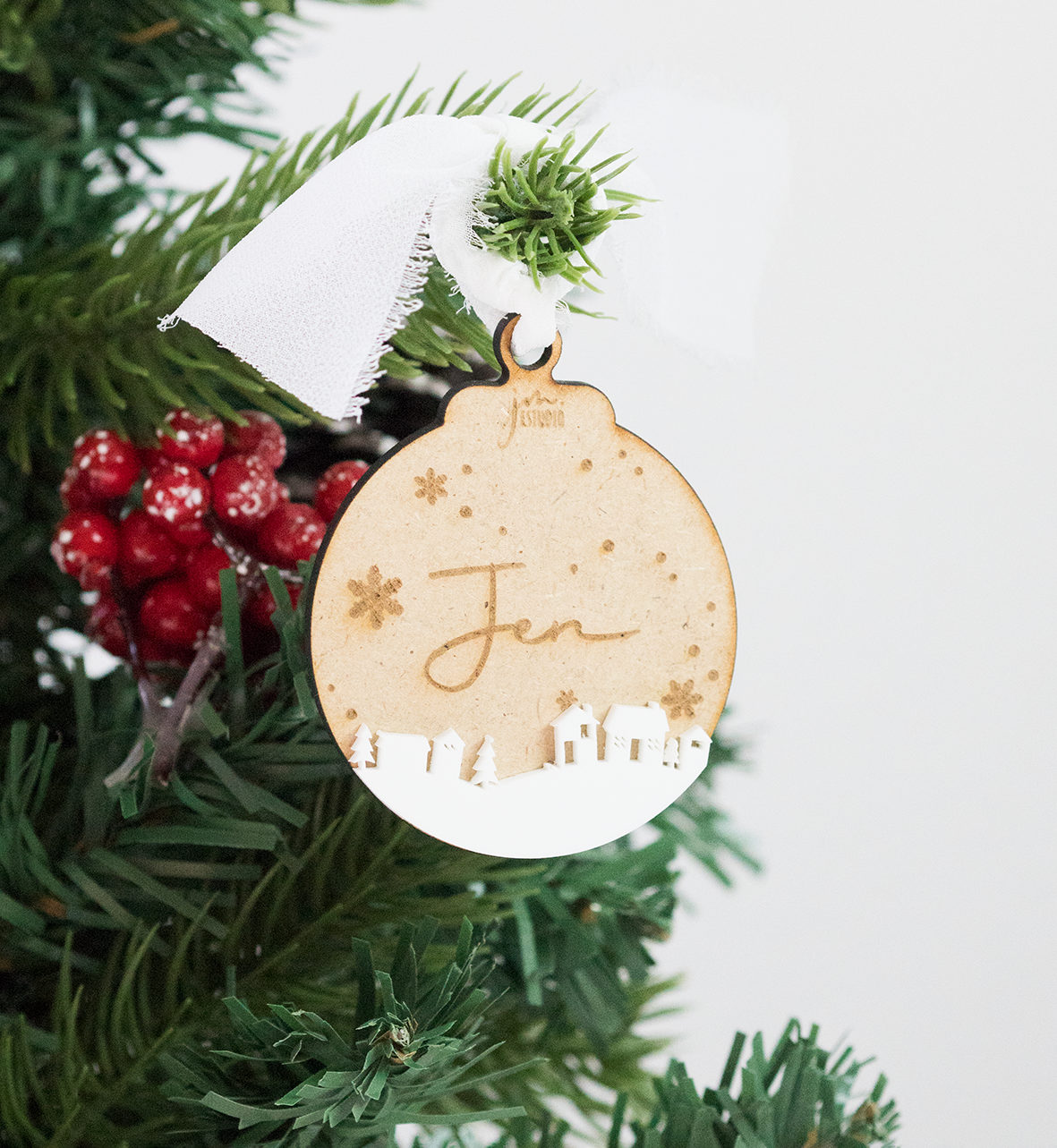 Bola de Navidad de Madera Personalizada con Nombre